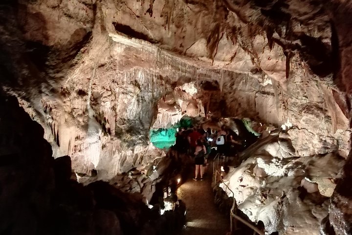 Patrimoine naturel, grottes, sources d'eau et marais salants de Nazaré