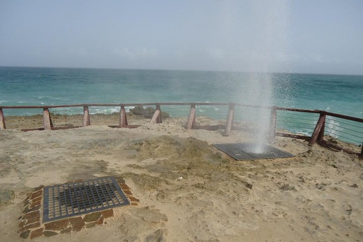 West Salalah Tour - Caraibi d'Oriente - Spiaggia di Fazayah con città