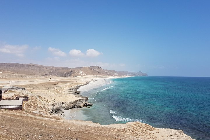 West Salalah Tour - Caraibi d'Oriente - Spiaggia di Fazayah con città