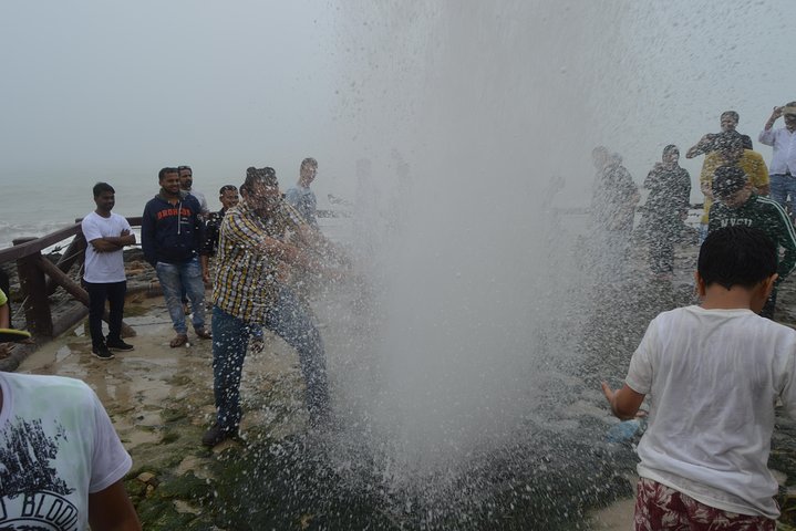 West Salalah Tour - Caraibi d'Oriente - Spiaggia di Fazayah con città