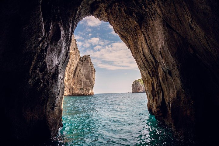 Capri Island-boottocht met kleine groep met zwemmen en limoncello
