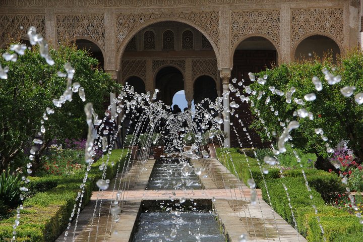 Alhambra e Generalife Tour Premium Salta la Coda inclusi i Palazzi Nasridi