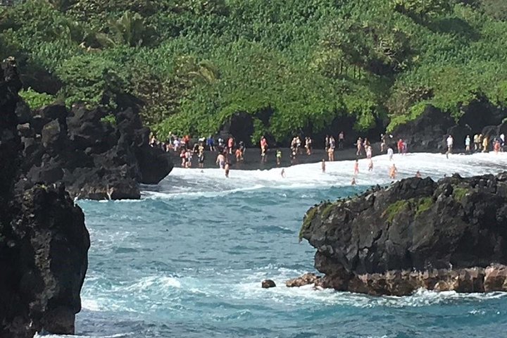 Route de Hana : Journée complète de route panoramique avec Blacksand et cascades