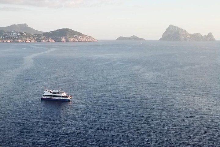 Ibiza strandhopcruise met paddleboards, drankjes en eten 6 uur