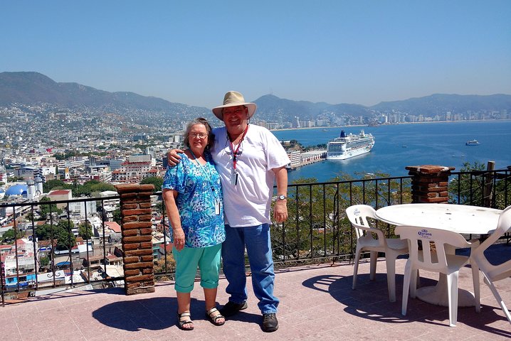 4 uur Stadstour met kleine groep en High Divers Cruise Terminal Pick-up