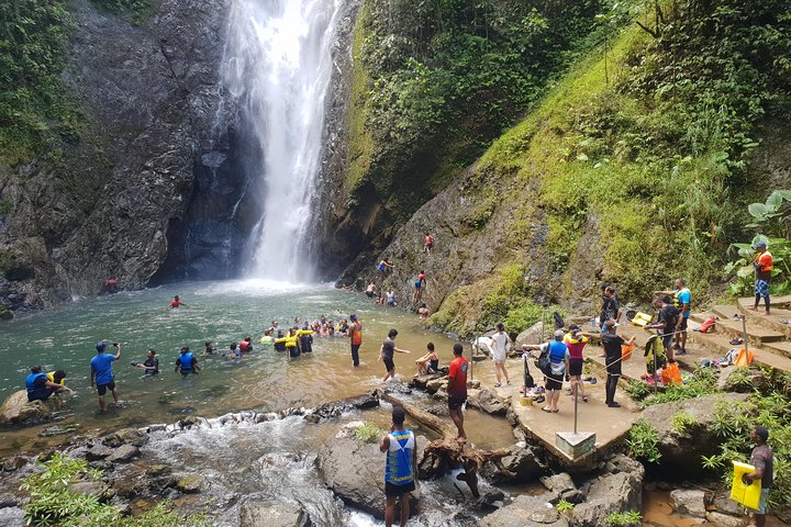 River Tubing Fiji / Suva Shore Utflykt Kryssningsfartyg Passagerare
