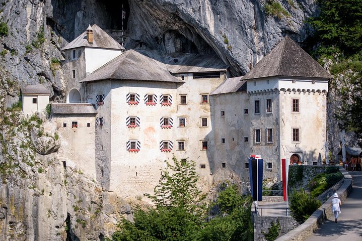 Postojna-grot en fotostop Predjama-kasteel - Groepsreis vanuit Koper