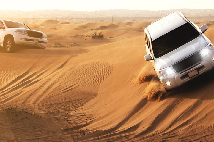 Dubaï Soirée4x4Desert Safari, barbecue dîner, danse du ventre, promenade à dos de chameau