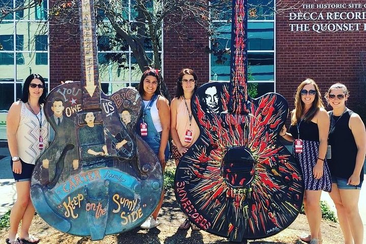 Explore the City of Nashville Sightseeing Tour by Golf Cart