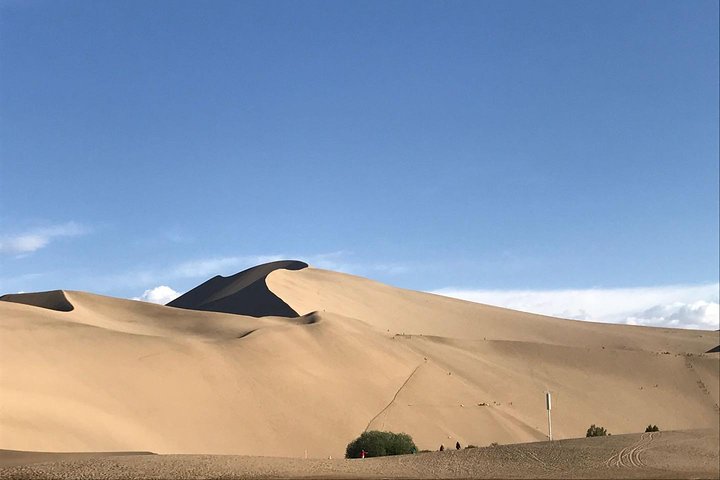 Visite privée d'une journée à Dunhuang: grottes de Mogao, dunes chantantes et Crescent Moon Spring