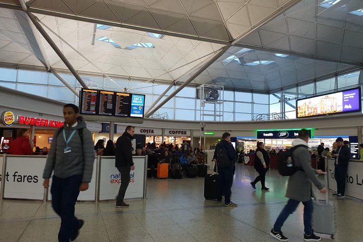 スタンステッド空港からロンドン中心部への共有サービス