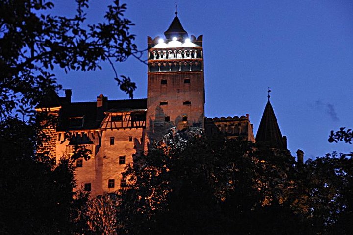 Castelo de Peles, Castelo de Bran, Fortaleza Rasnov e Mosteiro Sinaia saindo de Brasov