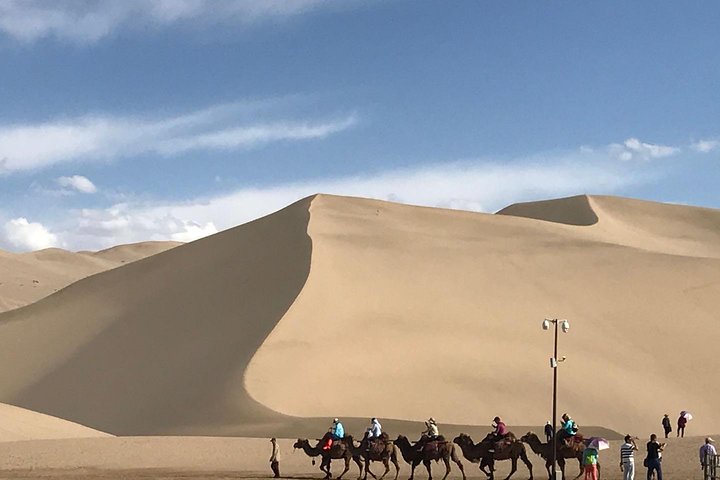 Visite privée d'une journée à Dunhuang: grottes de Mogao, dunes chantantes et Crescent Moon Spring