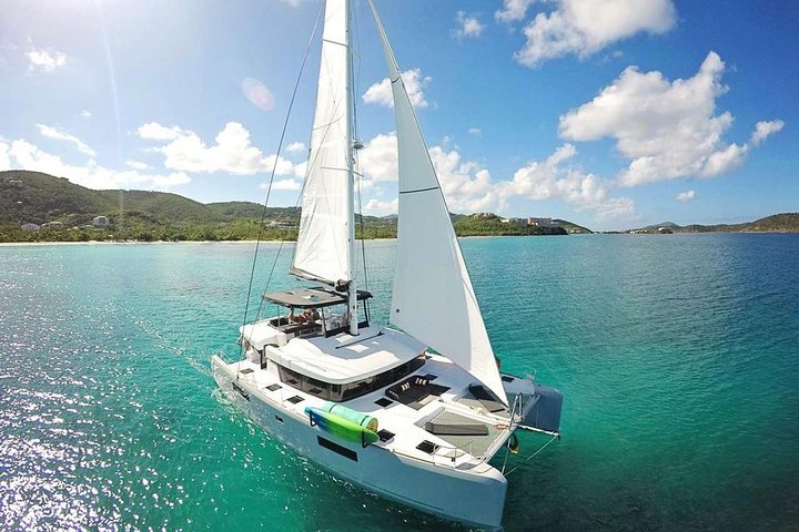 Catamaran Adventure Full Day: Ile aux cerfs, GRSE Waterfall, Snorkelen & BBQ-lunch