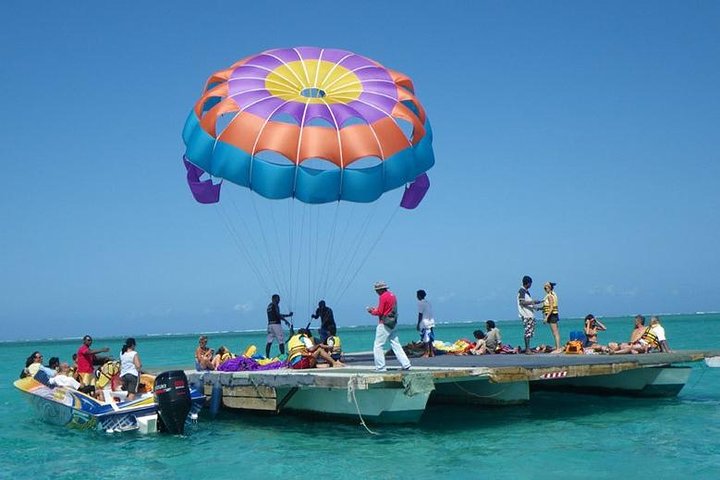 Catamaran Adventure Full Day: Ile aux cerfs, GRSE Waterfall, Snorkelen & BBQ-lunch