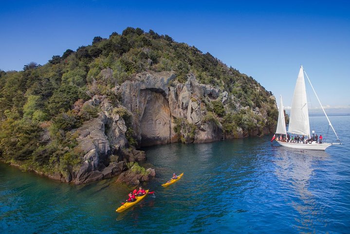 The Maori Carvings Halbtageskajak