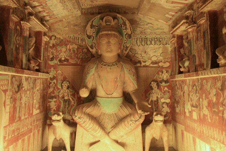 Visite privée d'une journée à Dunhuang: grottes de Mogao, dunes chantantes et Crescent Moon Spring
