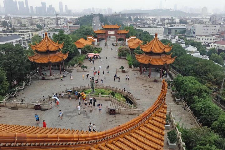 Excursão Privada de Wuhan a Torre do Guindaste Amarelo, Templo Guiyuan e Museu da Província de Hubei