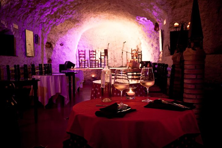 Spettacolo di flamenco in un ristorante grotta a Granada