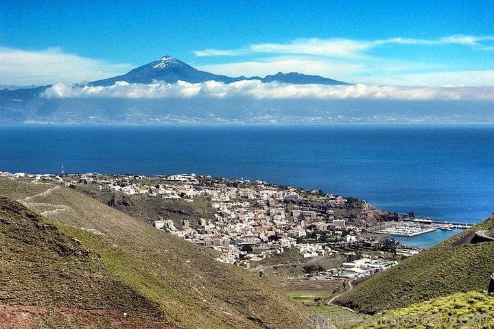 テネリフェ島発ラ・ゴメラ島日帰りツアー:ランチとワイン付き