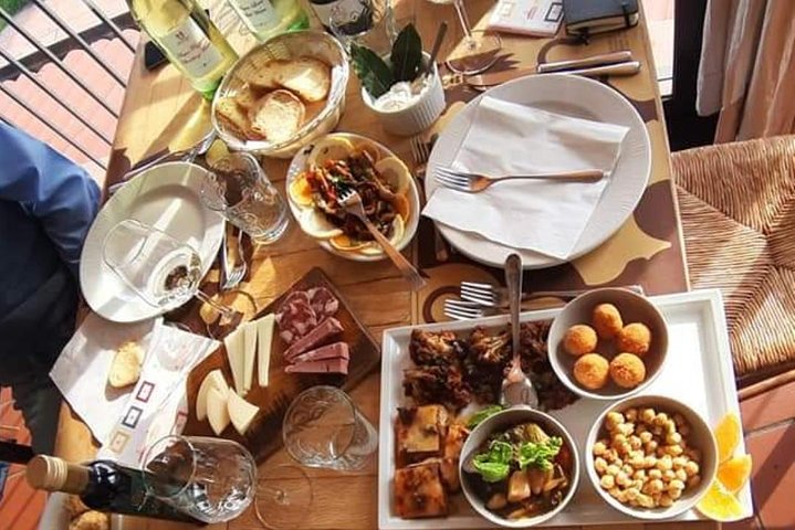 Privérondleiding van 6 uur langs drie Etna-wijnhuizen met eten en wijnproeverij