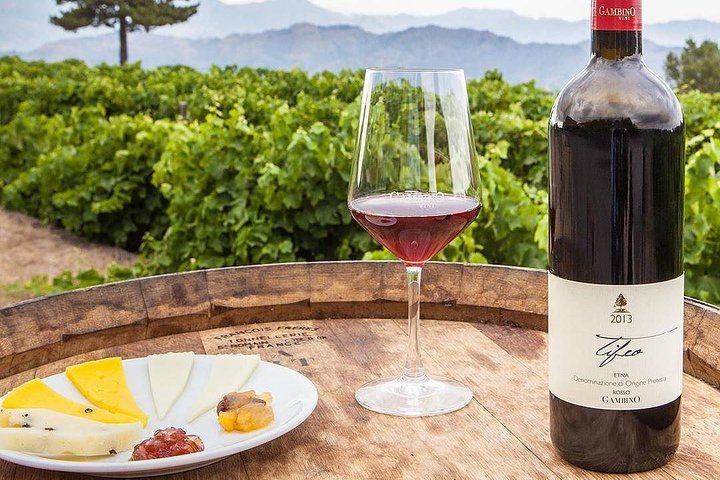 Privérondleiding van 6 uur langs drie Etna-wijnhuizen met eten en wijnproeverij