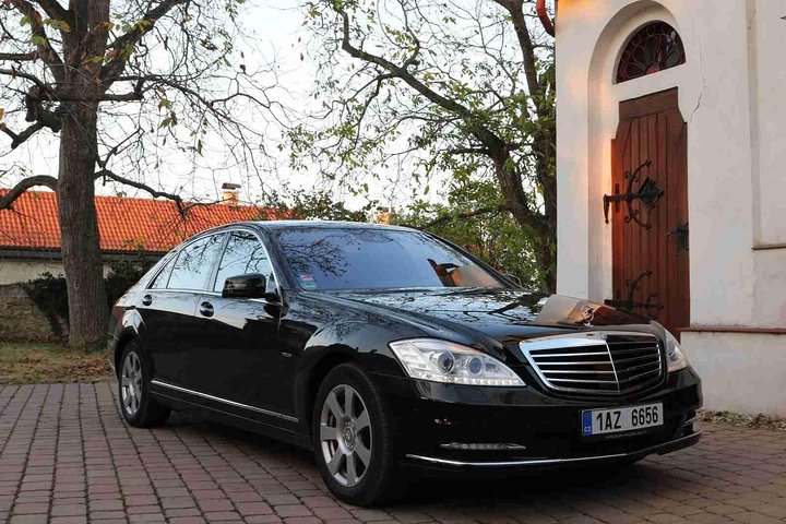 1-veis privat tur Karlovy Vary til Berlin - Mercedes Benz - opptil 8 passasjerer