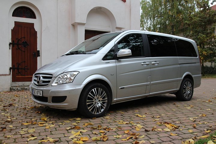 1-veis privat tur Karlovy Vary til Berlin - Mercedes Benz - opptil 8 passasjerer