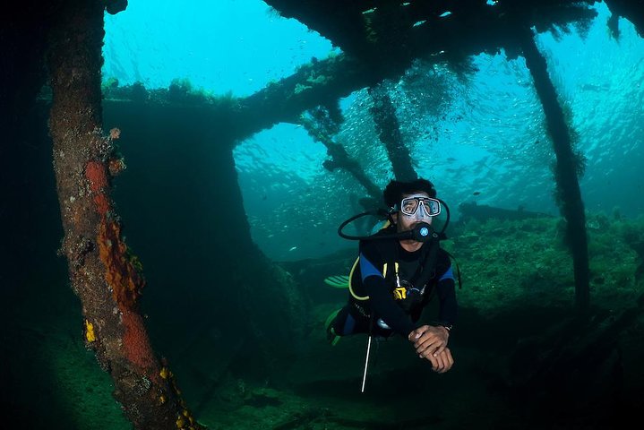 Buceo en Tulamben Buceo en el naufragio del USS Liberty