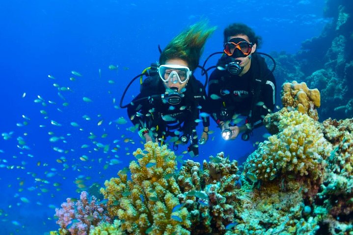 Buceo en Tulamben Buceo en el naufragio del USS Liberty