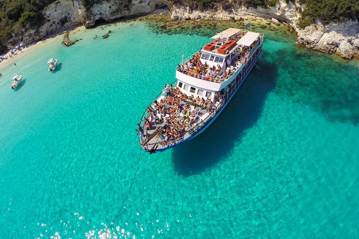 Ganztägige Bootstour zu den blauen Höhlen von Paxos Antipaxos ab Korfu