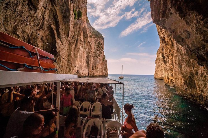 Ganztägige Bootstour zu den blauen Höhlen von Paxos Antipaxos ab Korfu