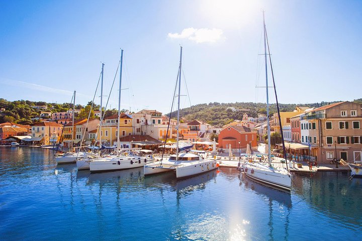 Ganztägige Bootstour zu den blauen Höhlen von Paxos Antipaxos ab Korfu