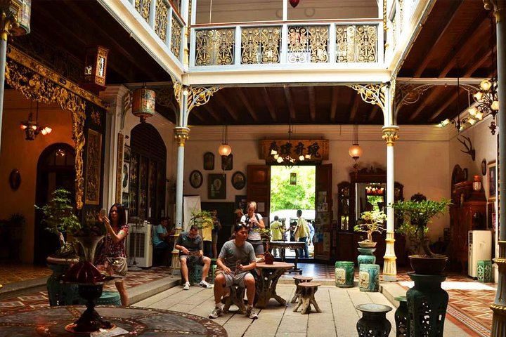 Recorrido histórico y patrimonial por Malaca con guía turístico profesional