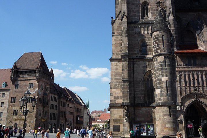 Tour della città vecchia di Norimberga e dei campi da rally nazisti con pausa pranzo