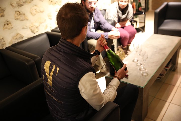 Kleine Gruppe - Halbtagestour mit Champagner - Besuch von 2 kleinen Produzenten / Erzeugern