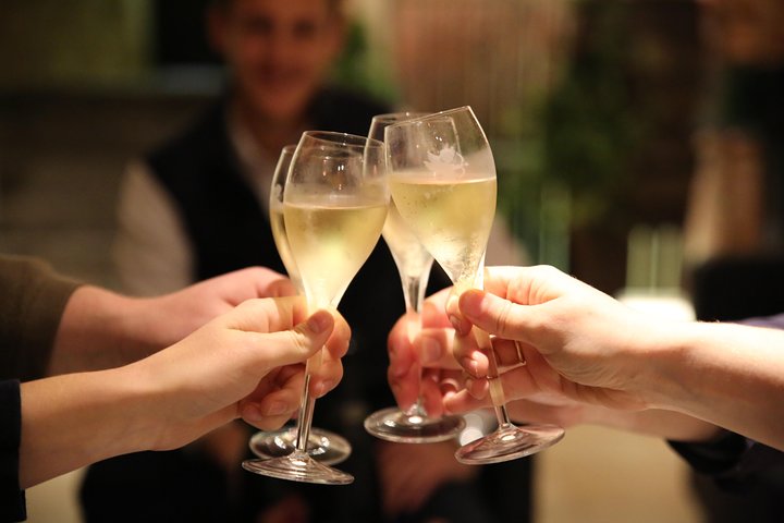 Kleine Gruppe - Halbtagestour mit Champagner - Besuch von 2 kleinen Produzenten / Erzeugern