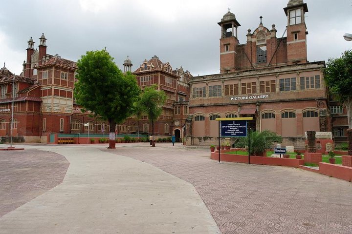 02 Nachten en 03 dagen Vadodara en Champaner Tour