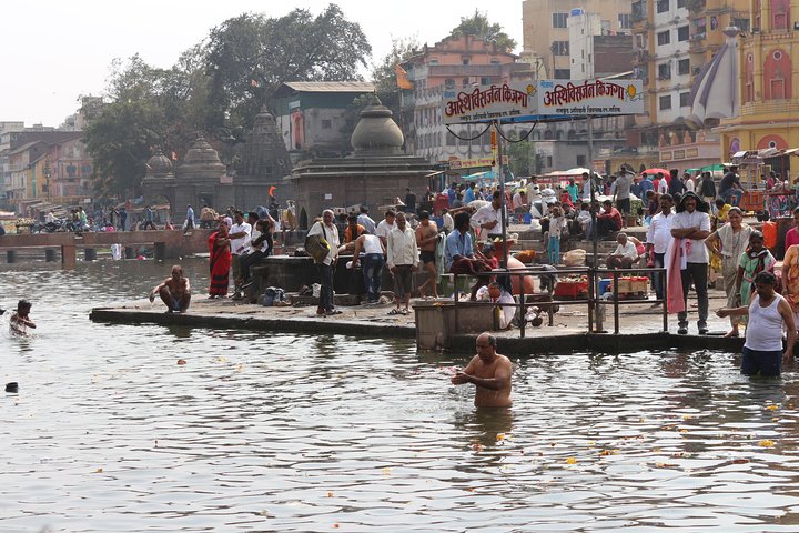 Scopri la città religiosa: Nashik con tour di degustazione di vini
