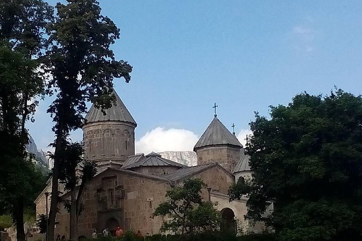 Transfer from Yerevan to Tbilisi with 2 sightseeing stops