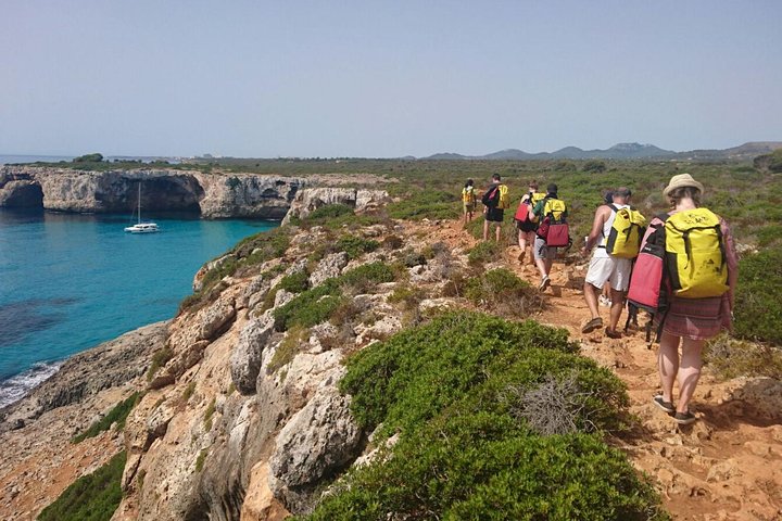 Små grupp Cova de Coloms Sea Caving Tour på Mallorca