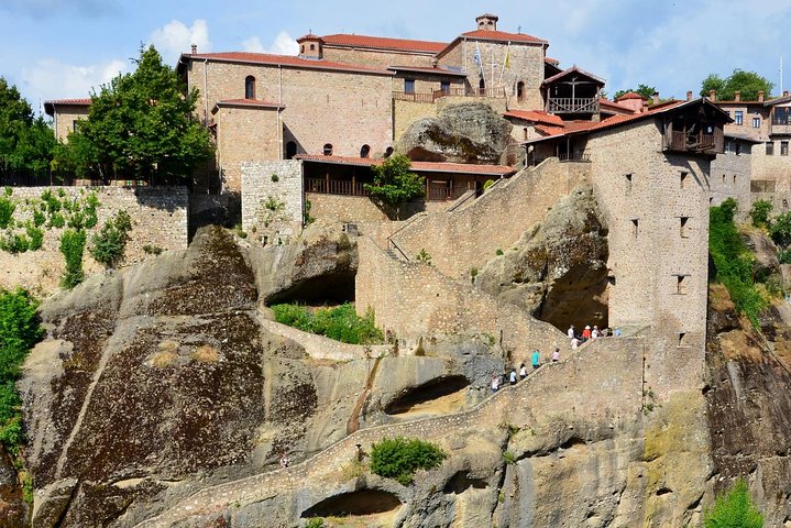 De Atenas: viagem de um dia pela história das cavernas e mosteiros de Meteora de trem