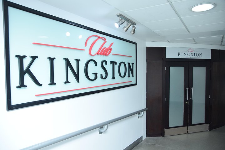 Sala VIP Club Kingston y entrada prioritaria en Norman Manley