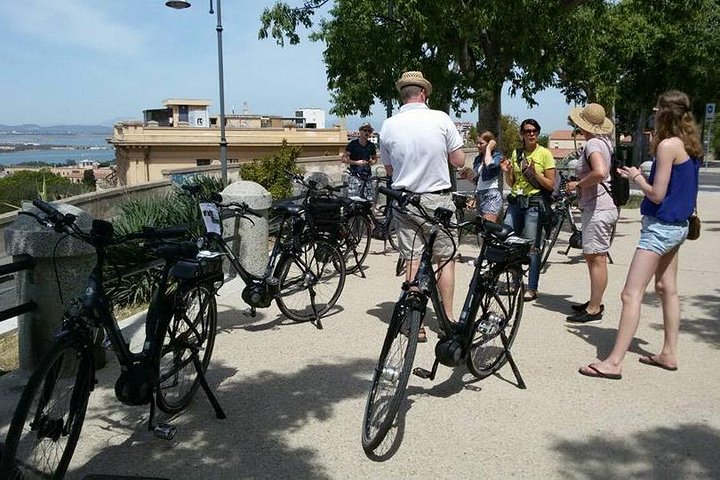 E-bike tour met een lokale gids door het historische centrum van Cagliari.