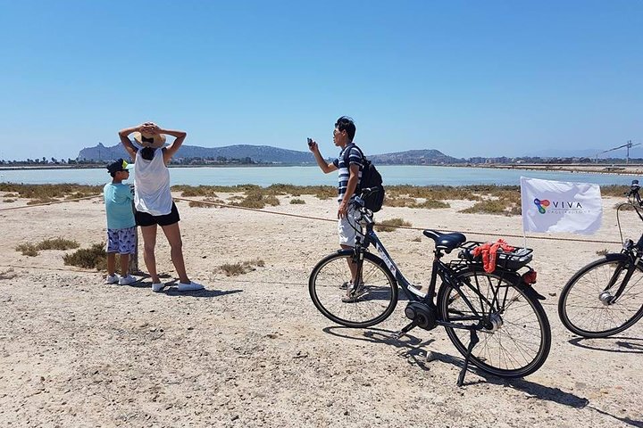 E-bike tour met een lokale gids door het historische centrum van Cagliari.