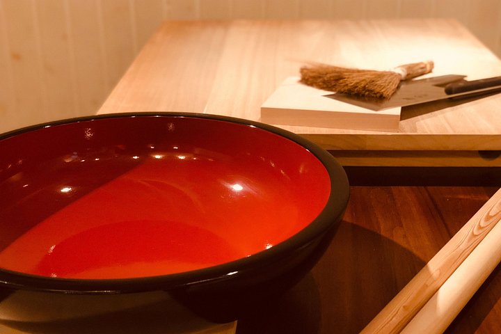 Dégustez des soba fraîchement préparés par vos soins dans un authentique restaurant local !Formule privée réservée à un seul groupe.