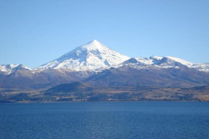 Gita di un giorno al lago Huechulafquen e al vulcano Lanin