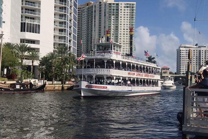 Jungle Queen Riverboat 90-minuters berättad sightseeingkryssning i Fort Lauderdale