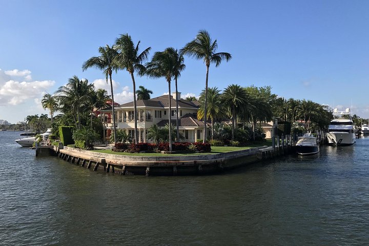 Jungle Queen Riverboat 90-minuters berättad sightseeingkryssning i Fort Lauderdale
