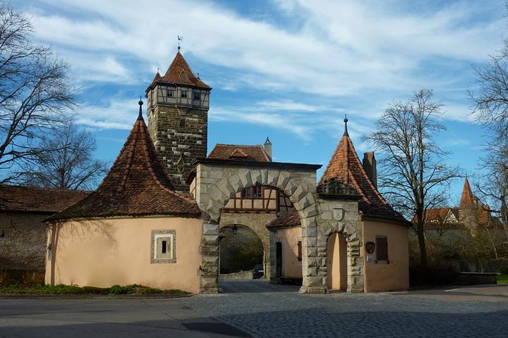 Rothenburg : middeleeuwse muren, torens en historische oude binnenstad